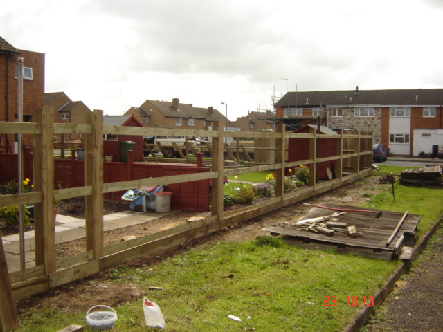 building a close board fence Wellesbourne